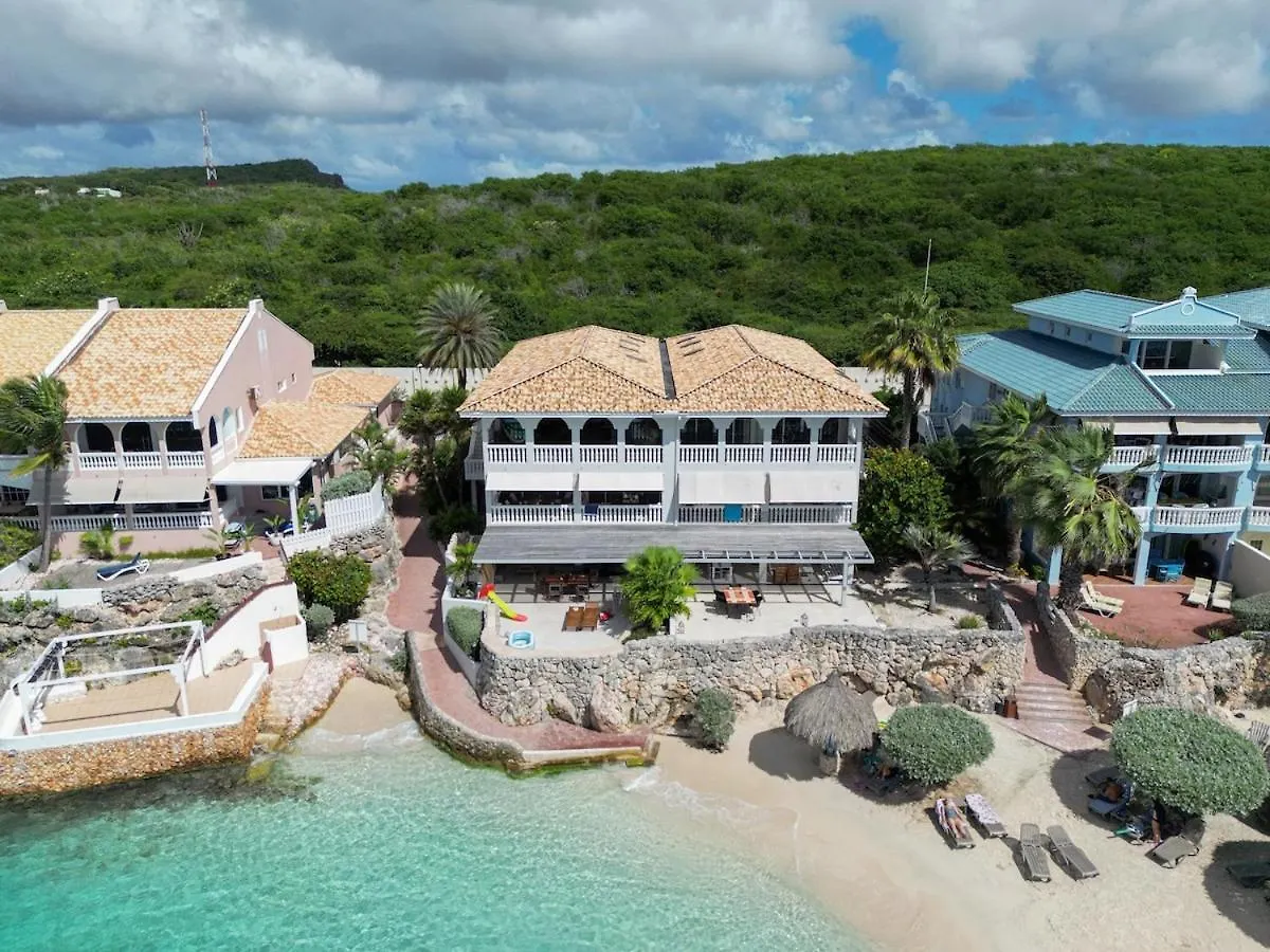 Kates Ocean View Apartment Willemstad